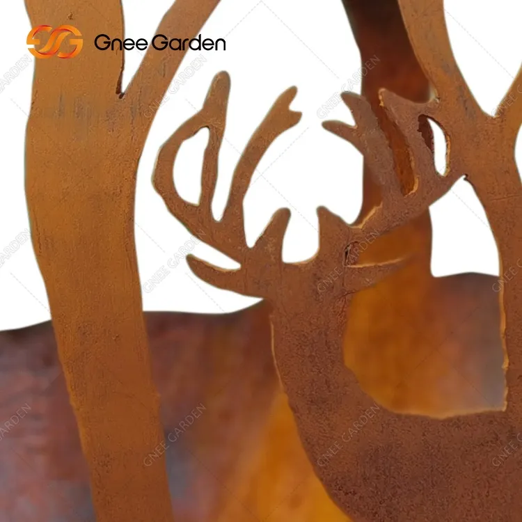 森林をテーマにした庭のためのコルテン火災球