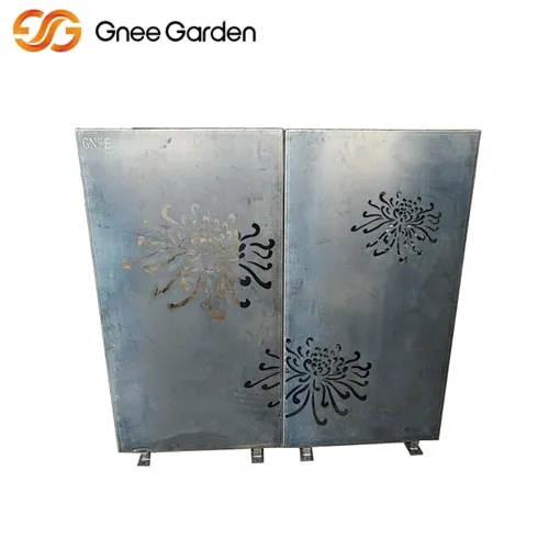 Corten Garden Screen with chrysanthemumモチーフ
