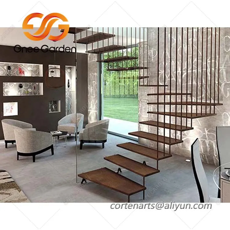 コールテン鋼のさびた金属の庭の階段