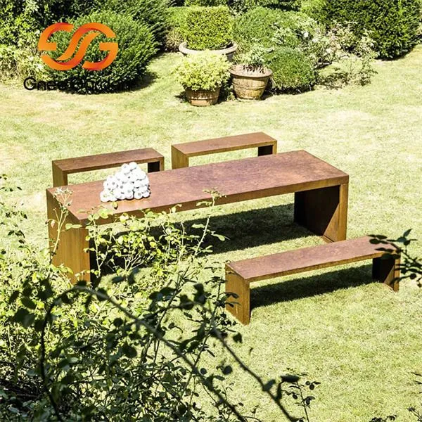 コルテン鋼の街路および公園用家具