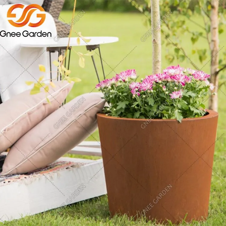 モダンなコルテン鋼プランター