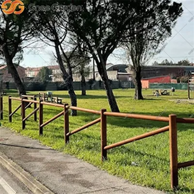 コルテンスチールモダンフェンスのカスタムデザイン