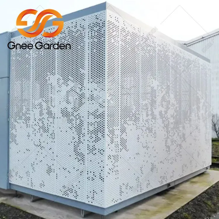 屋外用金属パネル